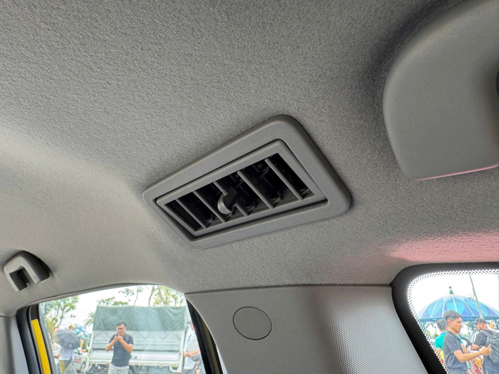 Một điểm khác là Limo Green có cửa gió dành riêng cho hàng ghế 2 người ở hàng ghế cuối cùng.