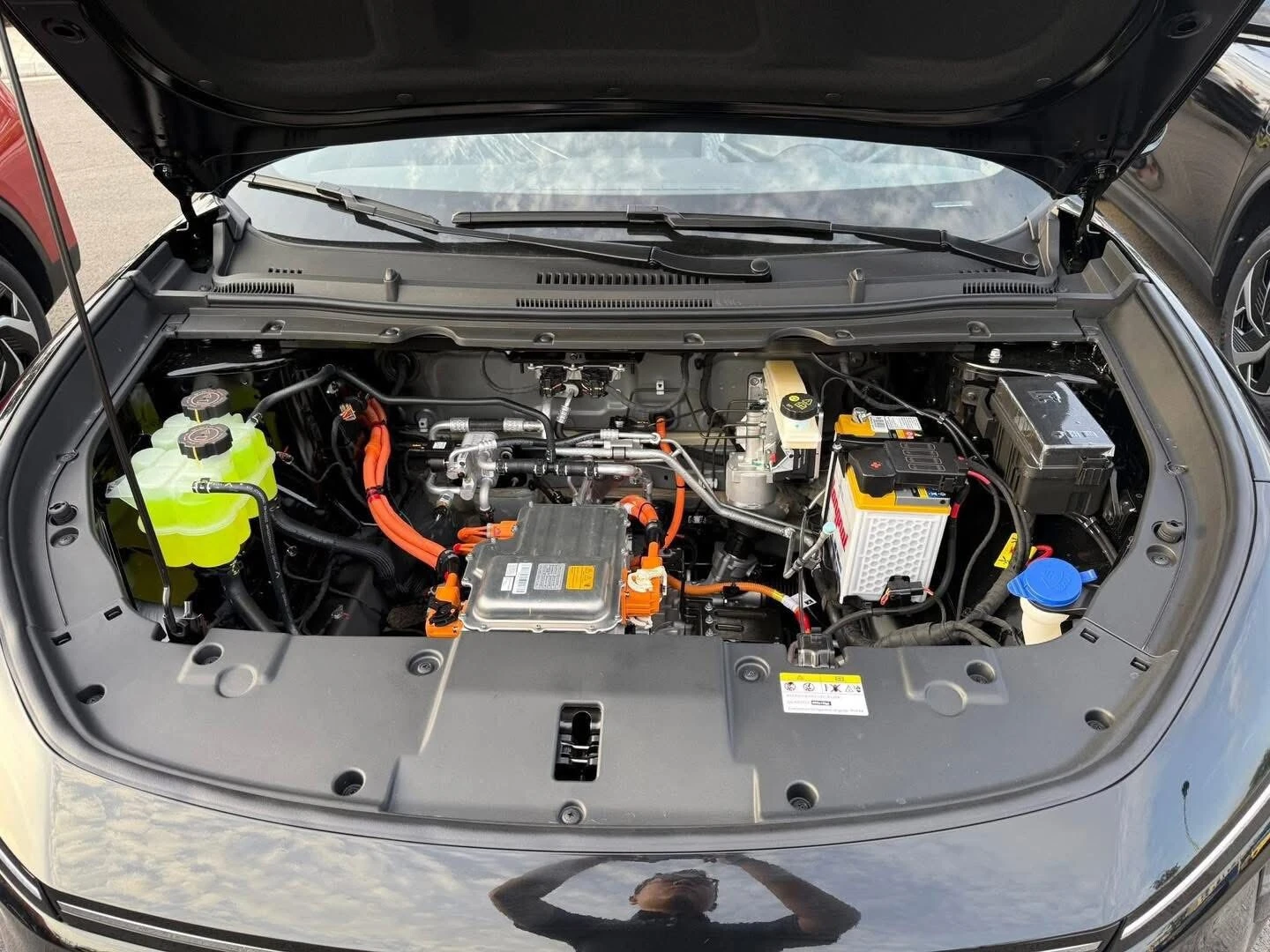 Xe trang bị một động cơ điện đặt ở cầu trước, cho công suất tối đa 150 kW (khoảng 201 mã lực)