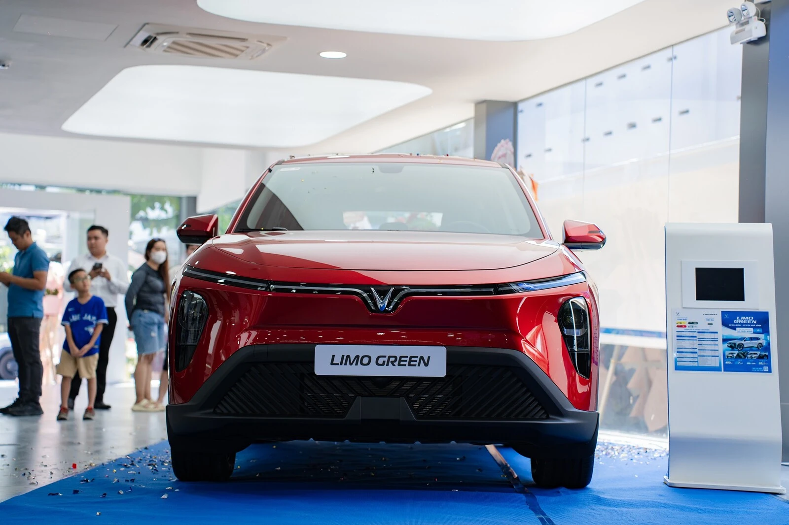 Limo Green là dòng xe MPV 7 chỗ đầu tiên của hãng xe Vinfast chuyên chạy dịch vụ